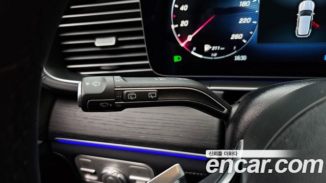 Mercedes-Benz GLE-Class 2025 — photo 28