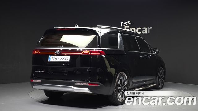 Kia Canival 2021 — photo 2