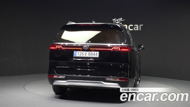 Kia Canival 2021 — photo 4