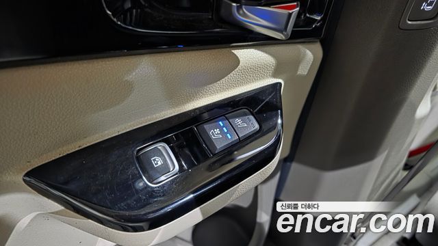 Kia Canival 2021 — photo 19