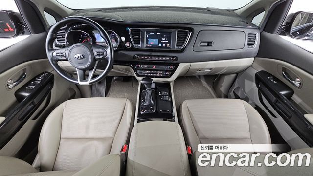 Kia Canival 2018 — photo 10