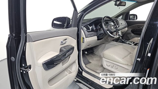 Kia Canival 2018 — photo 13