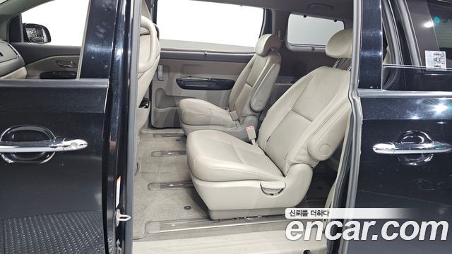 Kia Canival 2018 — photo 17