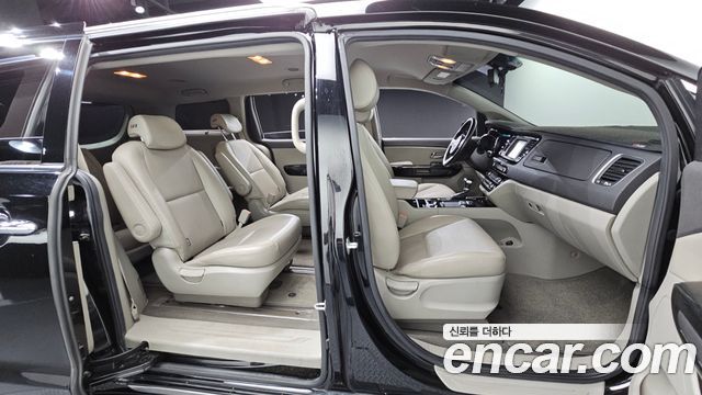 Kia Canival 2018 — photo 16