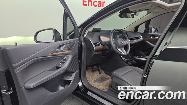 BMW 2-Series 2023 — photo 17