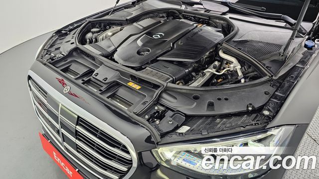 Mercedes-Benz S-Class 2023 — photo 6