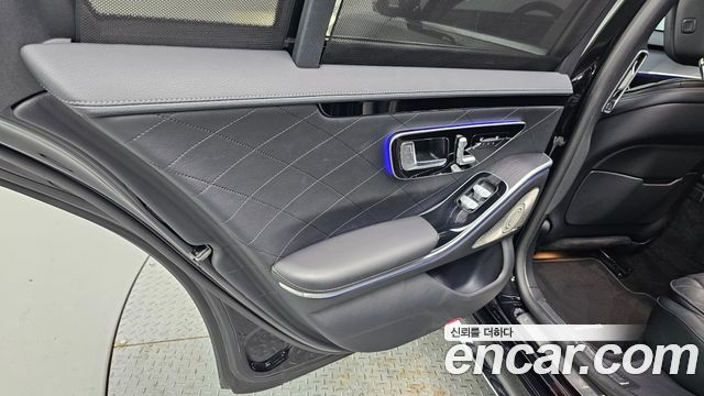 Mercedes-Benz S-Class 2023 — photo 15