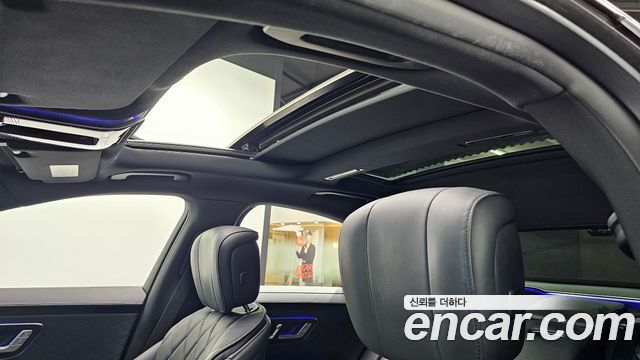 Mercedes-Benz S-Class 2023 — photo 32