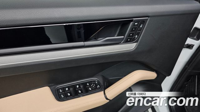 Porsche Cayenne 2025 — photo 24