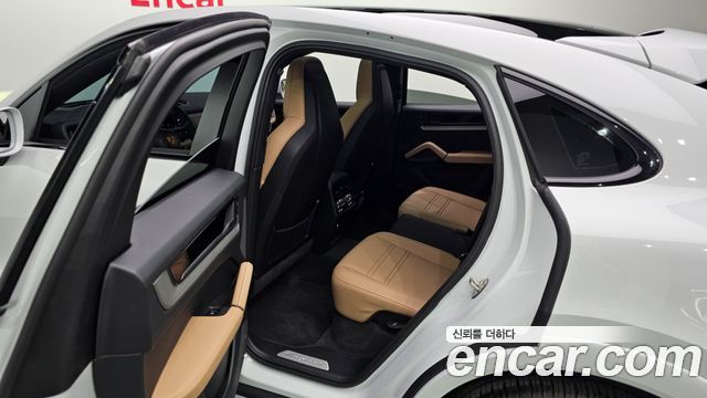 Porsche Cayenne 2025 — photo 26