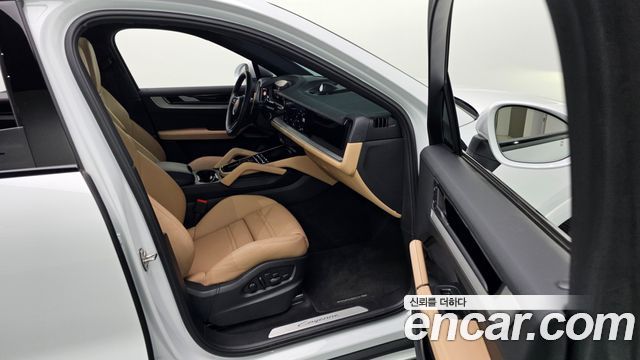 Porsche Cayenne 2025 — photo 16