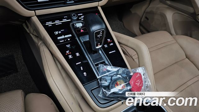 Porsche Cayenne 2020 — photo 9