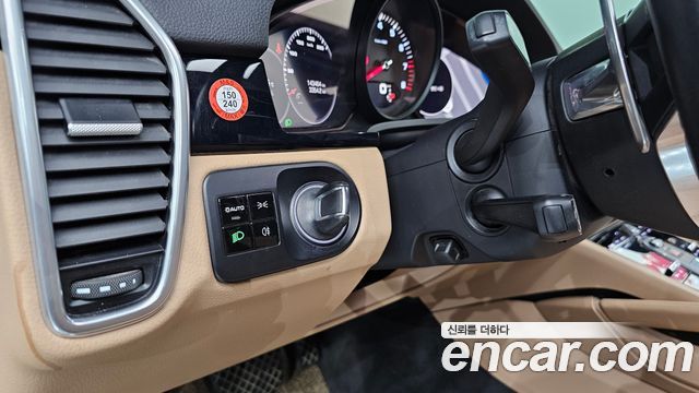 Porsche Cayenne 2020 — photo 14