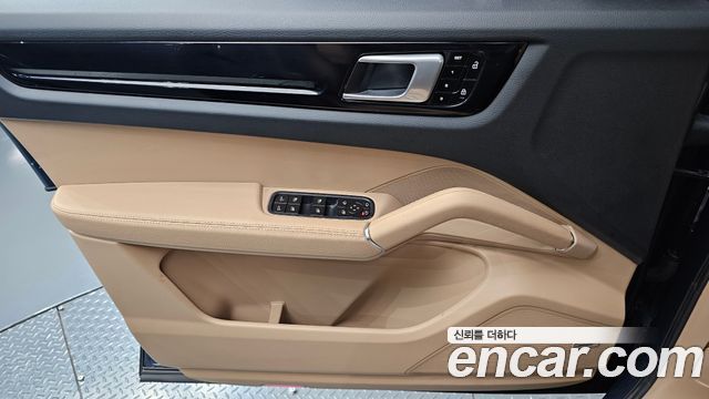 Porsche Cayenne 2020 — photo 15