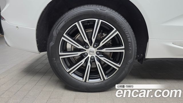Volvo XC60 2020 — photo 5