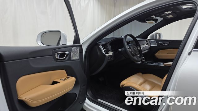 Volvo XC60 2020 — photo 10