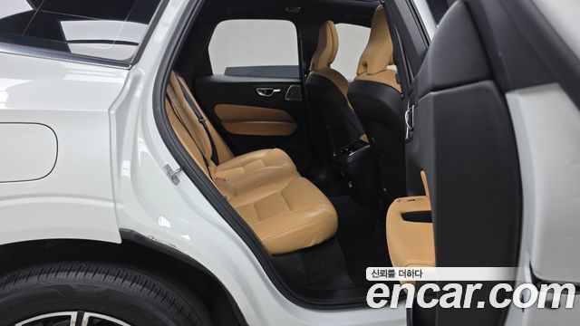 Volvo XC60 2020 — photo 12