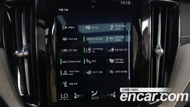 Volvo XC60 2020 — photo 15