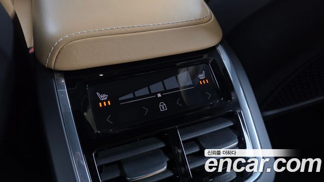 Volvo XC60 2020 — photo 18