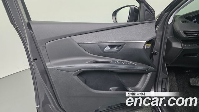 Peugeot 5008 2022 — photo 14