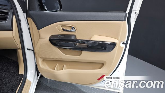 Kia Canival 2019 — photo 14