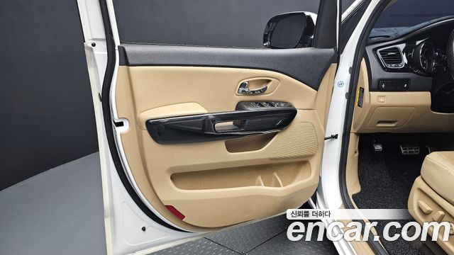 Kia Canival 2019 — photo 15