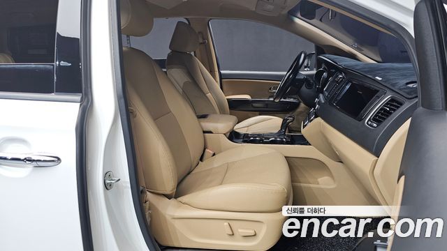 Kia Canival 2019 — photo 16