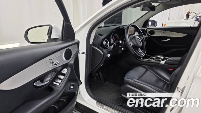 Mercedes-Benz GLC-Class 2018 — photo 13