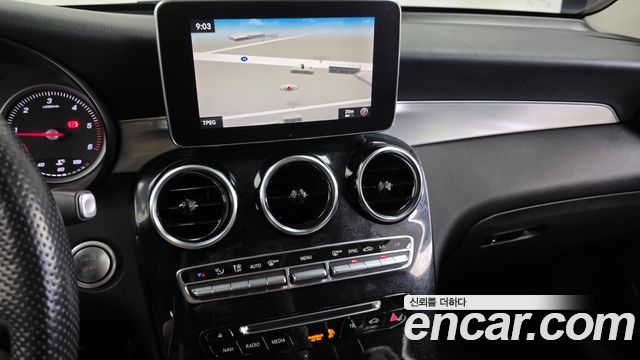 Mercedes-Benz GLC-Class 2018 — photo 19