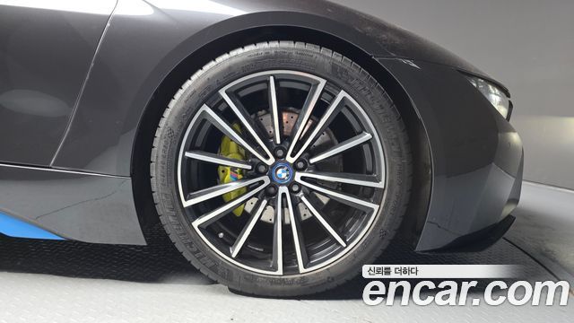 BMW i8 2019 — photo 7