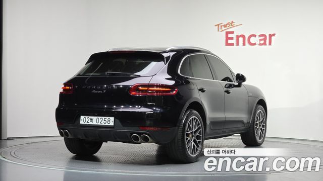 Porsche Macan 2017 — photo 2