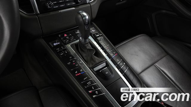 Porsche Macan 2017 — photo 9