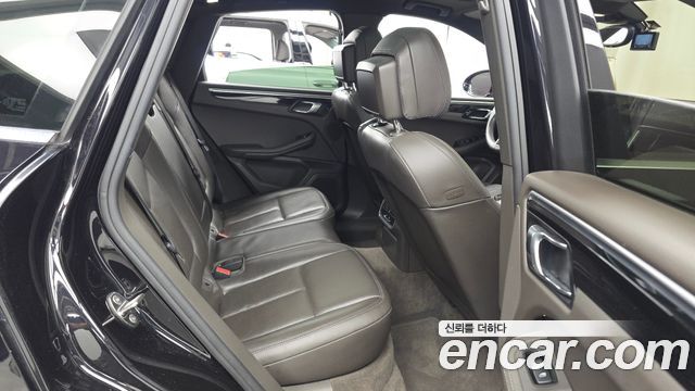 Porsche Macan 2017 — photo 12