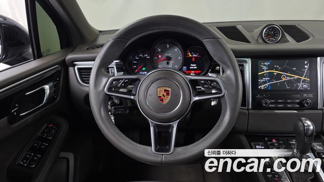 Porsche Macan 2017 — photo 13