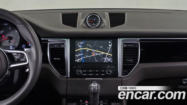 Porsche Macan 2017 — photo 14