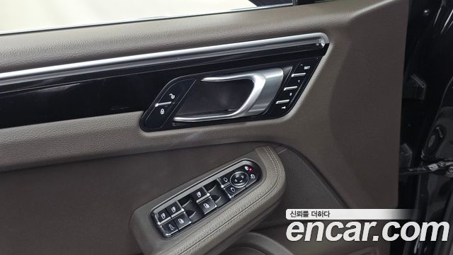 Porsche Macan 2017 — photo 16