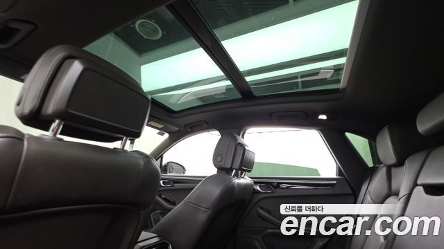 Porsche Macan 2017 — photo 18