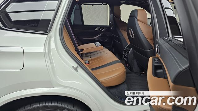 BMW X5M 2025 — photo 17