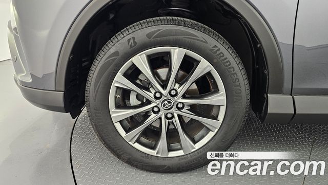 Toyota RAV4 2017 — photo 5