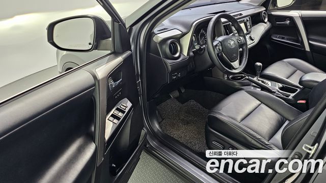 Toyota RAV4 2017 — photo 10