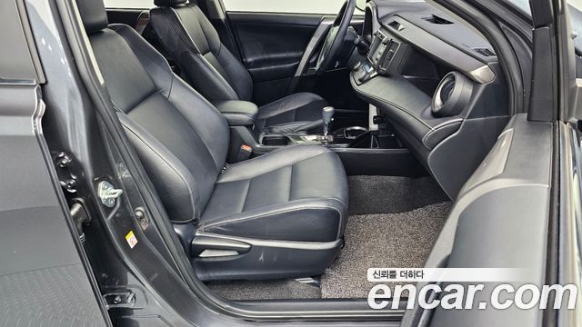 Toyota RAV4 2017 — photo 12