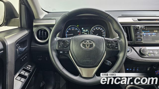 Toyota RAV4 2017 — photo 13