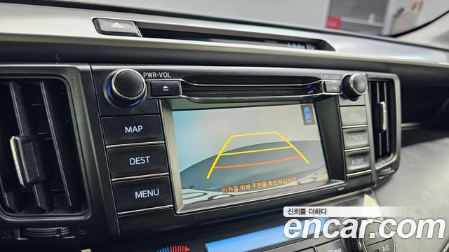 Toyota RAV4 2017 — photo 14