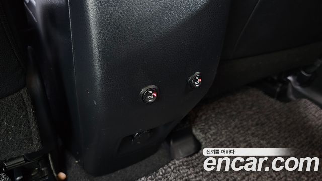Toyota RAV4 2017 — photo 17