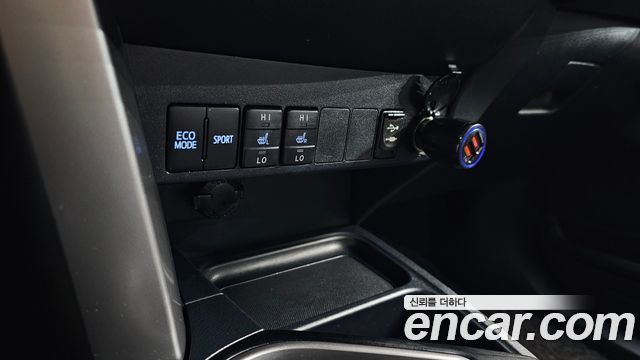 Toyota RAV4 2017 — photo 18