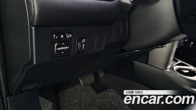 Toyota RAV4 2017 — photo 19
