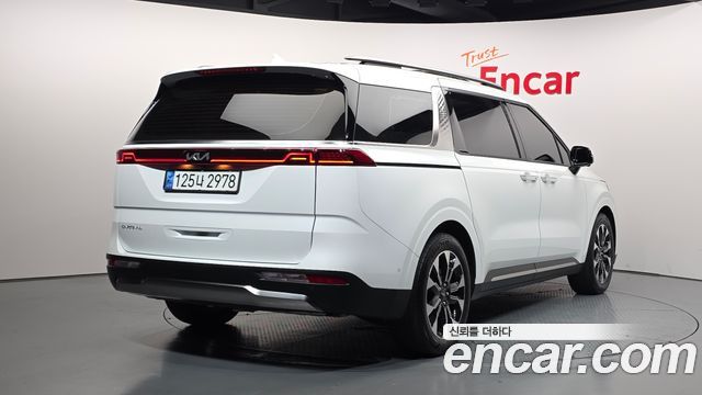 Kia Canival 2023 — photo 2