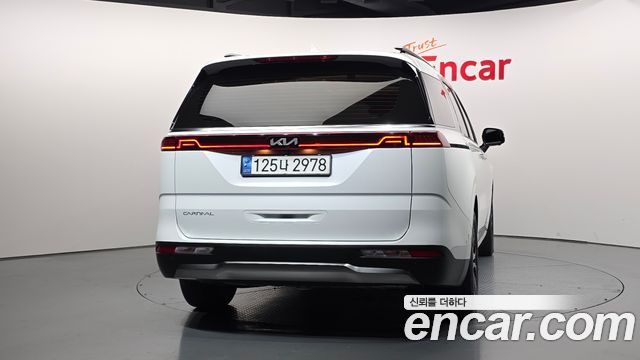 Kia Canival 2023 — photo 4