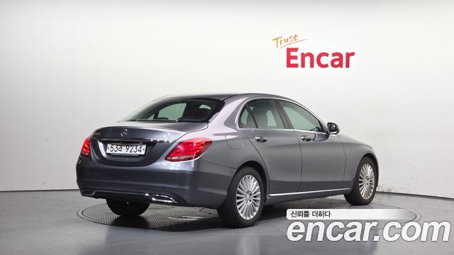 Mercedes-Benz C-Class 2017 — photo 2