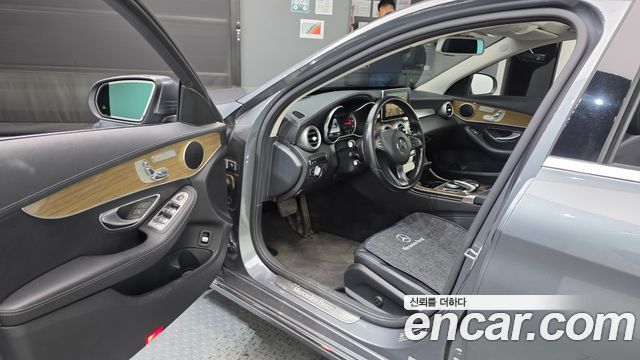 Mercedes-Benz C-Class 2017 — photo 10